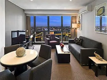Meriton Suites Adelaide Street, Brisbane 5*,