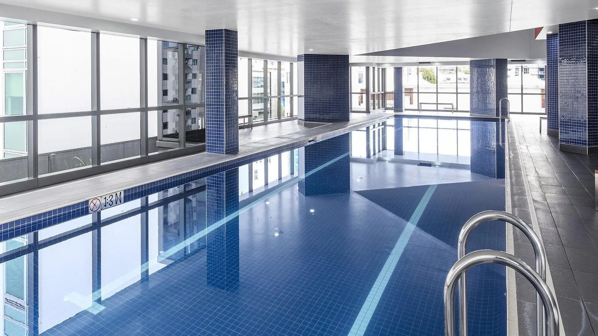 Meriton Suites Adelaide Street, Brisbane 5*,